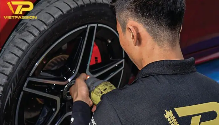 Thường xuyên bảo dưỡng định kỳ nhằm đảm bảo hiệu suất hoạt động của giảm xóc Cách khắc phục phuộc xe kêu cót két