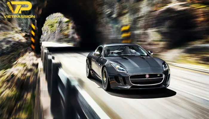 Chạy xe tăng tốc khoảng 16km/h và phanh đột ngột để kiểm tra giảm xóc ô tô Kiểm tra bằng cách chạy tăng tốc và phanh đột ngột