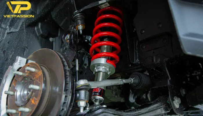 Giảm xóc xe ô tô ảnh hưởng đến độ an toàn và tuổi thọ của các bộ phận khác Những ảnh hưởng khi giảm xóc xe ô tô kêu két két