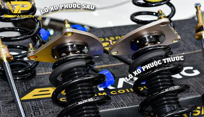 Lò xo giảm xóc ô tô kết nối thân và bánh xe giữ cho xe được ổn định khi di chuyển Lò xo giảm xóc ô tô là gì?