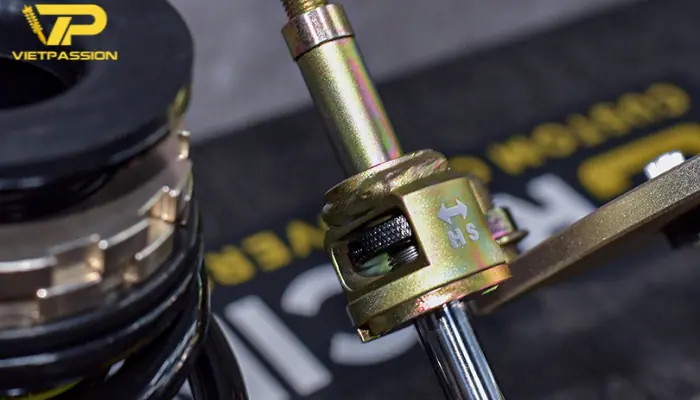 Rebound bộ phận thể hiện tốc độ hồi lên của phuộc sau khi bị nén Rebound phuộc là gì? Rebound dùng để làm gì?