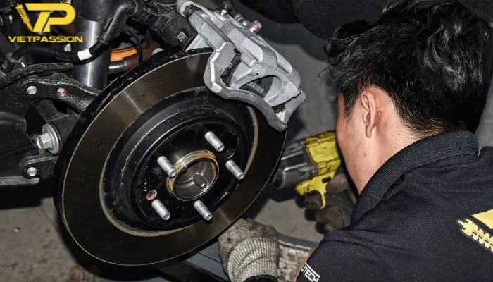 Thay thế phuộc xe ô tô mới