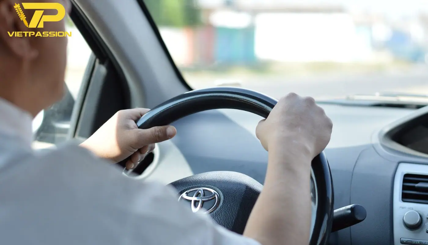 ngồi lái xe bị đau lưng do ngồi lâu ở một tư thế ngồi lái xe bị đau lưng do ngồi lâu ở một tư thế
