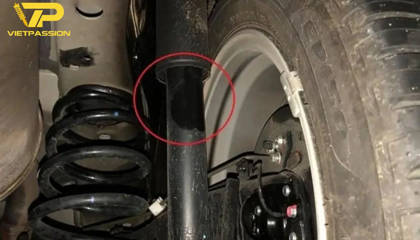 Xe ô tô bị rung lắc do giảm xóc bị hỏng